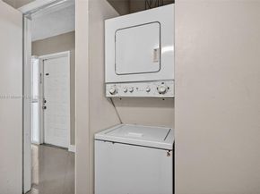 9407 SW 138th Pl 9407, Miami FL 33186