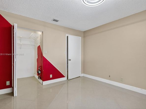 9407 SW 138th Pl 9407, Miami FL 33186