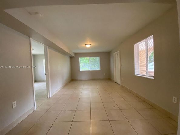 312 SW 2nd Ter, Hallandale Beach FL 33009