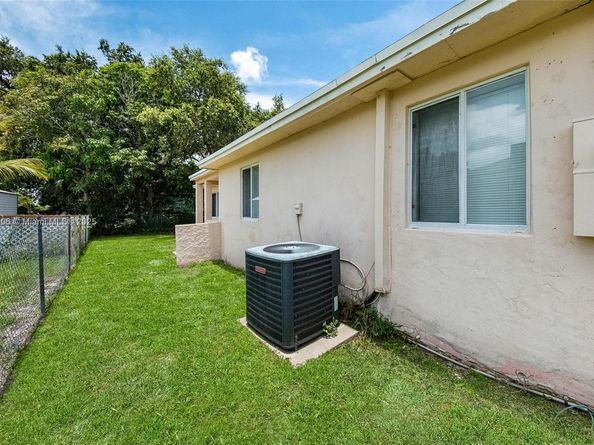 312 SW 2nd Ter, Hallandale Beach FL 33009