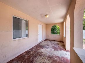 312 SW 2nd Ter, Hallandale Beach FL 33009
