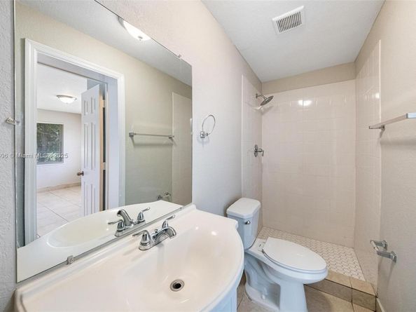 312 SW 2nd Ter, Hallandale Beach FL 33009
