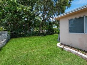 312 SW 2nd Ter, Hallandale Beach FL 33009