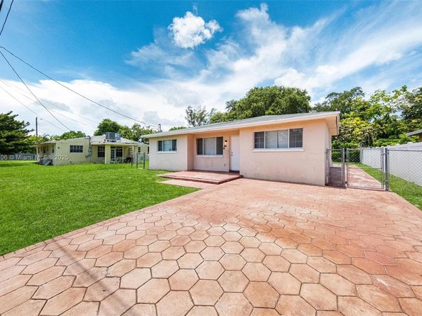 312 SW 2nd Ter, Hallandale Beach FL 33009
