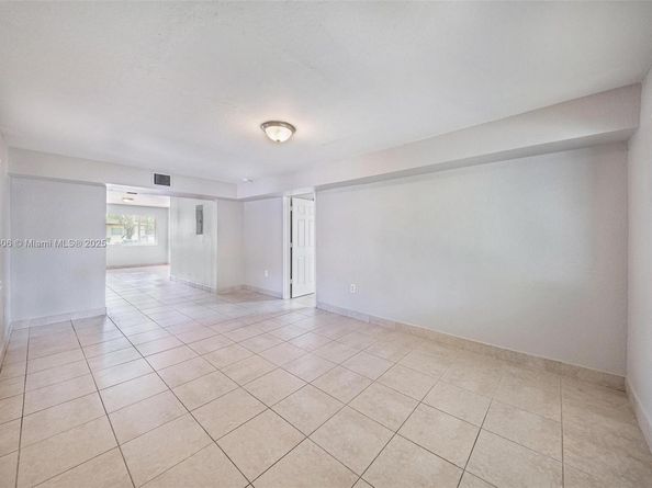 312 SW 2nd Ter, Hallandale Beach FL 33009