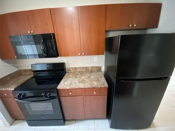 312 SW 2nd Ter, Hallandale Beach FL 33009