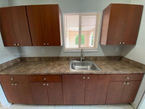 312 SW 2nd Ter, Hallandale Beach FL 33009