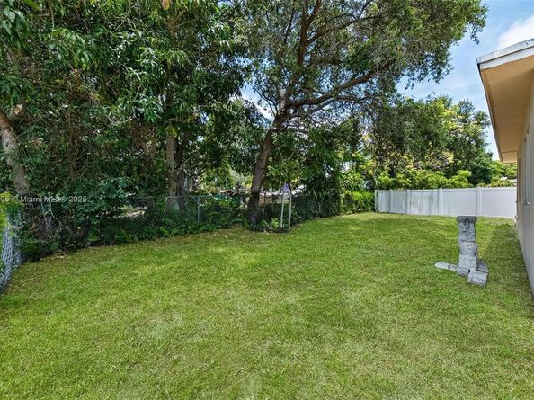 312 SW 2nd Ter, Hallandale Beach FL 33009