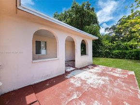 312 SW 2nd Ter, Hallandale Beach FL 33009