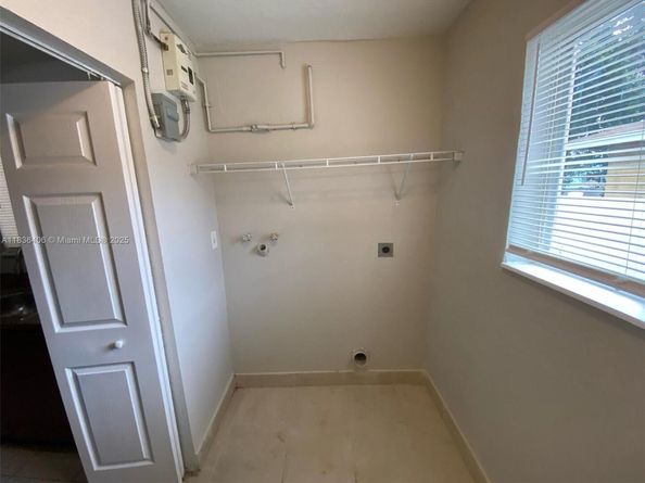 312 SW 2nd Ter, Hallandale Beach FL 33009