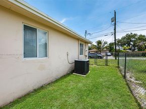 312 SW 2nd Ter, Hallandale Beach FL 33009