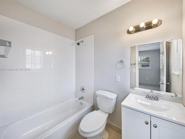 312 SW 2nd Ter, Hallandale Beach FL 33009