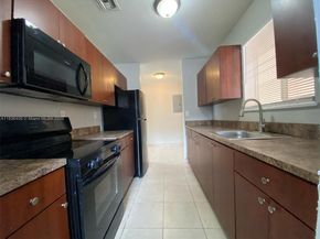 312 SW 2nd Ter, Hallandale Beach FL 33009