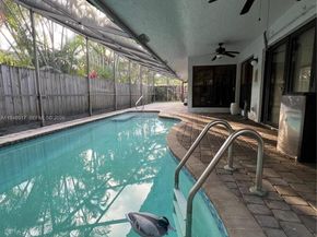 10140 NW 21st Ct, Pembroke Pines FL 33026