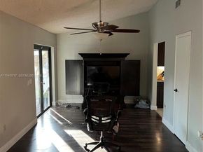 10140 NW 21st Ct, Pembroke Pines FL 33026