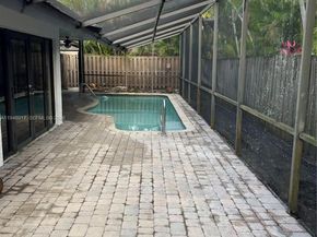 10140 NW 21st Ct, Pembroke Pines FL 33026