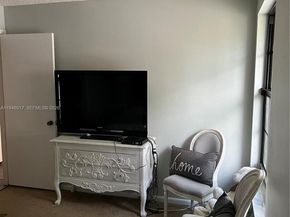 10140 NW 21st Ct, Pembroke Pines FL 33026