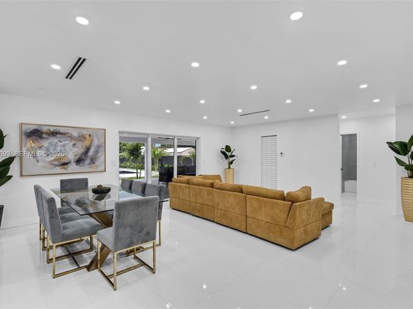 15230 NE 2nd Ave, Miami FL 33162