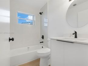 7970 NW 176th St, Hialeah FL 33015