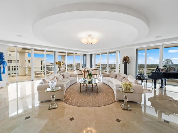 7000 Island Blvd PH02, Aventura FL 33160