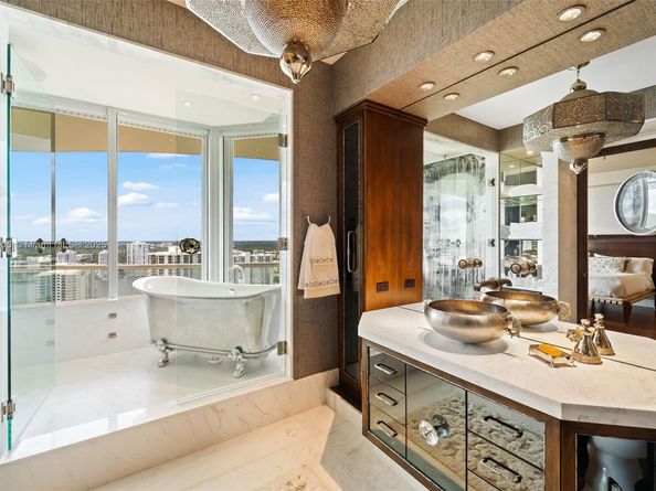 7000 Island Blvd PH02, Aventura FL 33160