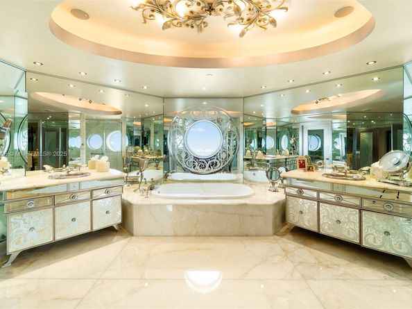 7000 Island Blvd PH02, Aventura FL 33160