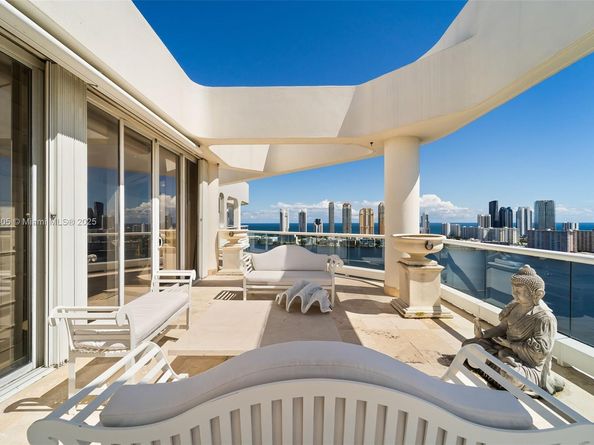 7000 Island Blvd PH02, Aventura FL 33160