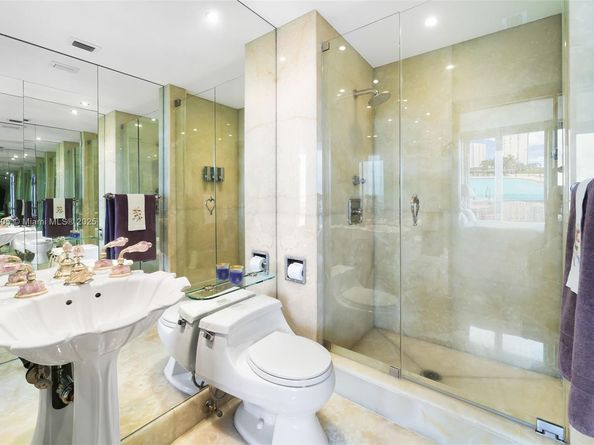 7000 Island Blvd PH02, Aventura FL 33160