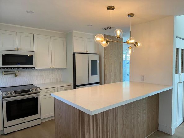 708 SE 3rd Ave Ext 201, Hallandale Beach FL 33009