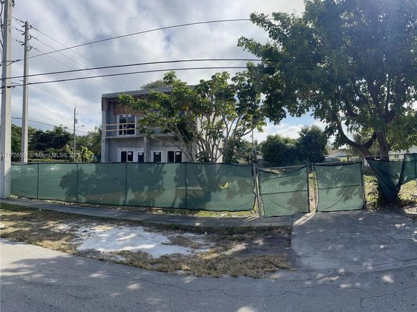 17301 NE 4th Ave, North Miami Beach FL 33162