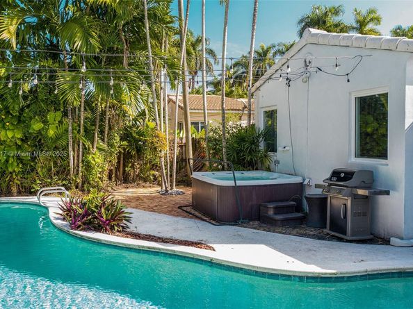 955 Van Buren St, Hollywood FL 33019