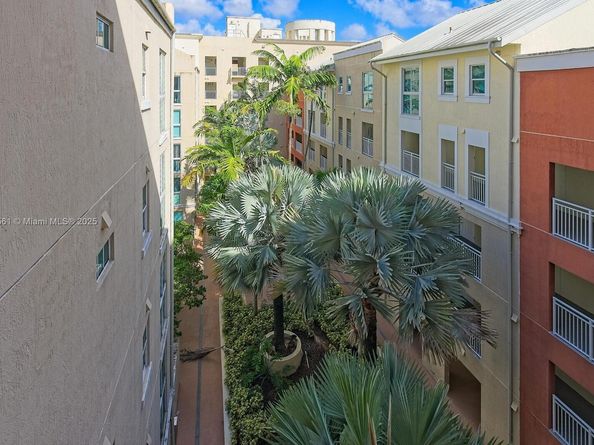 7285 SW 90th St D613, Miami FL 33156