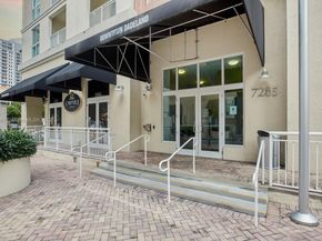 7285 SW 90th St D613, Miami FL 33156