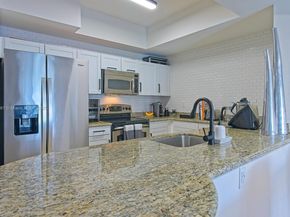 7285 SW 90th St D613, Miami FL 33156