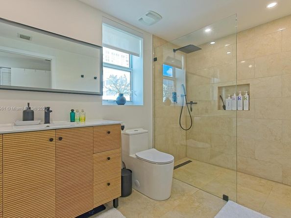 7285 SW 90th St D613, Miami FL 33156