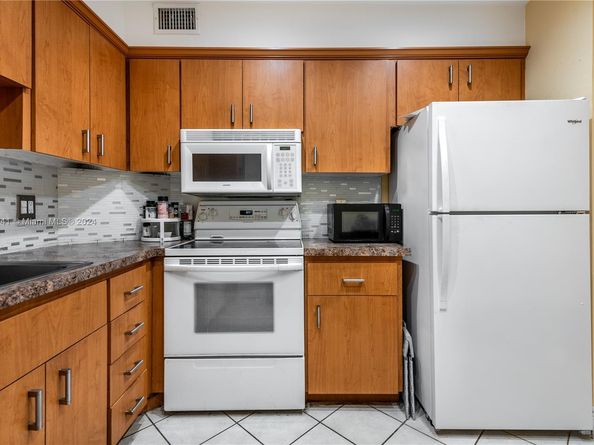 1985 S Ocean Dr 6P, Hallandale Beach FL 33009