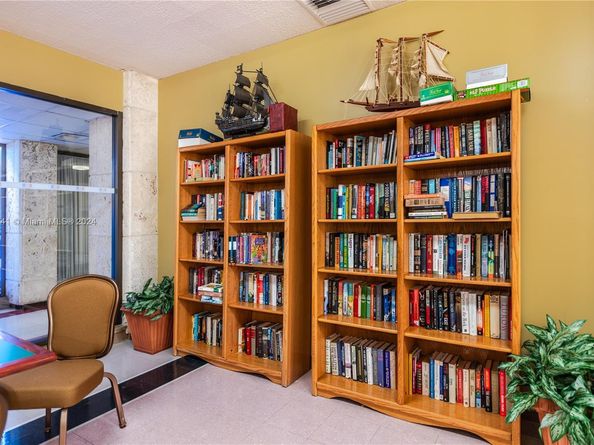 1985 S Ocean Dr 6P, Hallandale Beach FL 33009