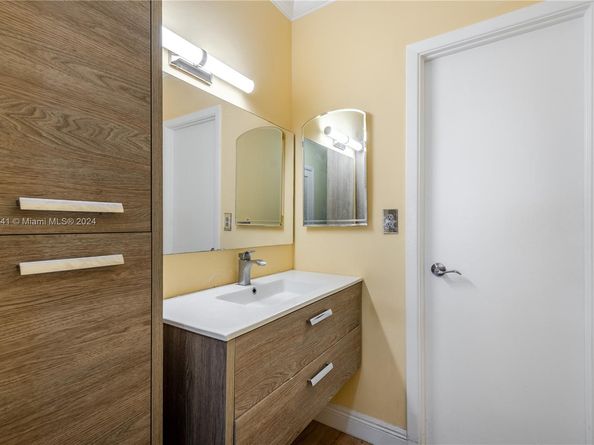 1985 S Ocean Dr 6P, Hallandale Beach FL 33009