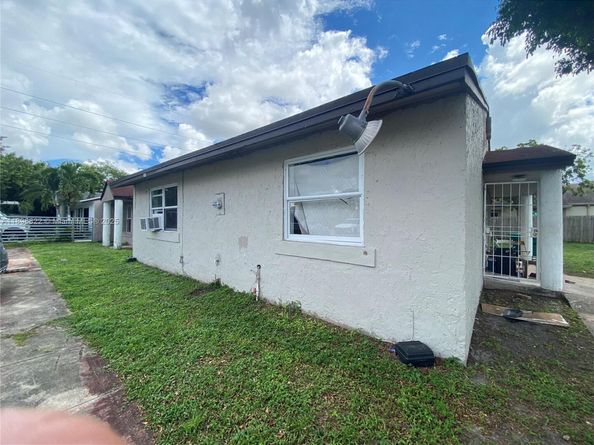 3956 NW 182nd Ln, Miami Gardens FL 33055