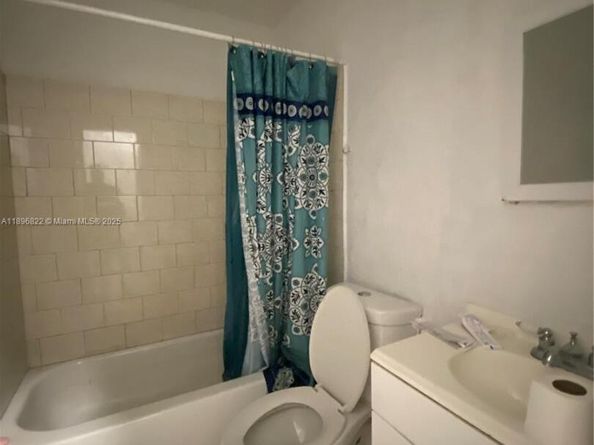 3956 NW 182nd Ln, Miami Gardens FL 33055
