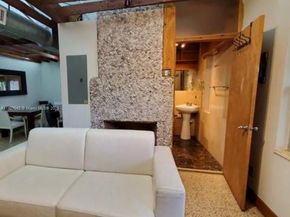 6918 NE 5th Ave, Miami FL 33138