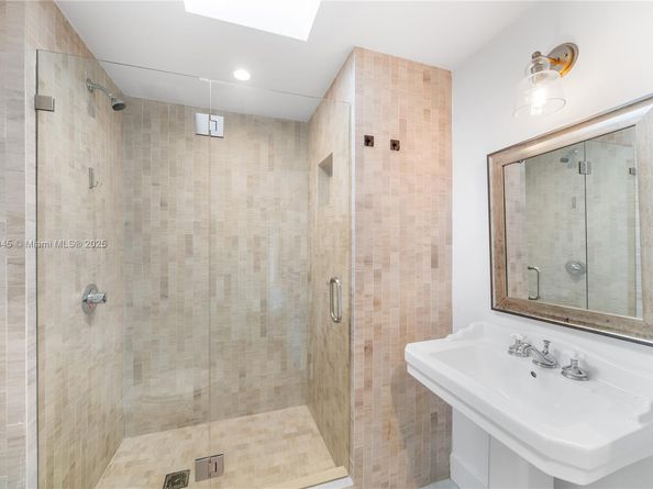 444 W Rivo Alto Dr, Miami Beach FL 33139