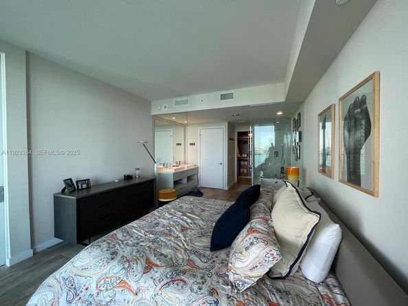 650 NE 32nd St 3005, Miami FL 33137