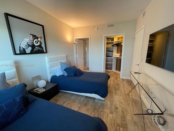 650 NE 32nd St 3005, Miami FL 33137