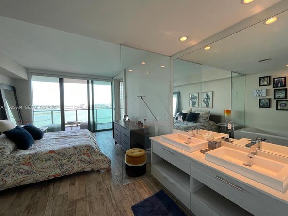 650 NE 32nd St 3005, Miami FL 33137