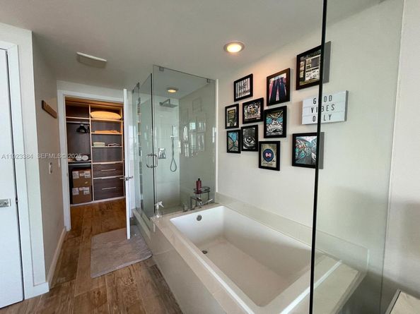 650 NE 32nd St 3005, Miami FL 33137