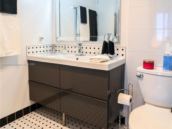 4330 Hillcrest Dr 804, Hollywood FL 33021