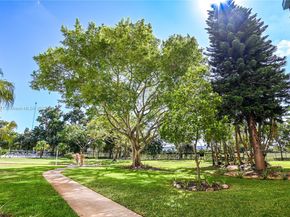 4330 Hillcrest Dr 804, Hollywood FL 33021