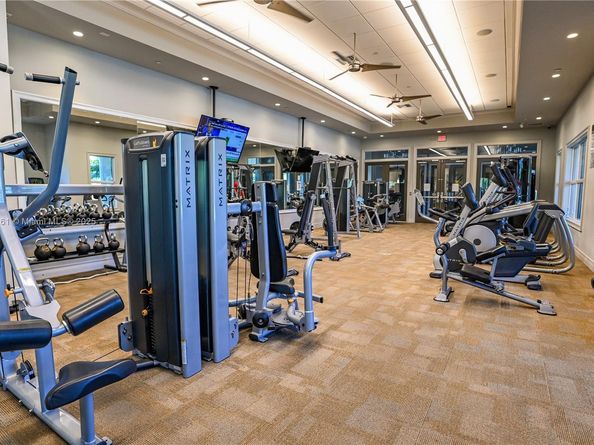 4330 Hillcrest Dr 804, Hollywood FL 33021