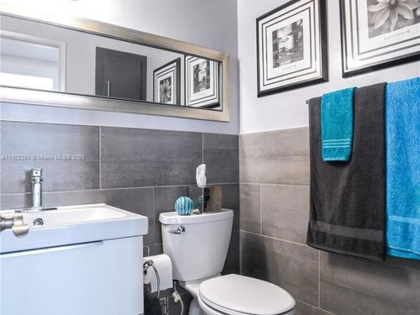 4330 Hillcrest Dr 804, Hollywood FL 33021